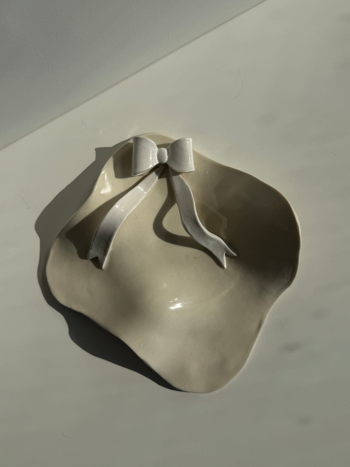 Wave Plate - White Bow
